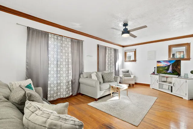 $279,900 | 1536 Kenilworth Avenue, Berwyn, IL 60402