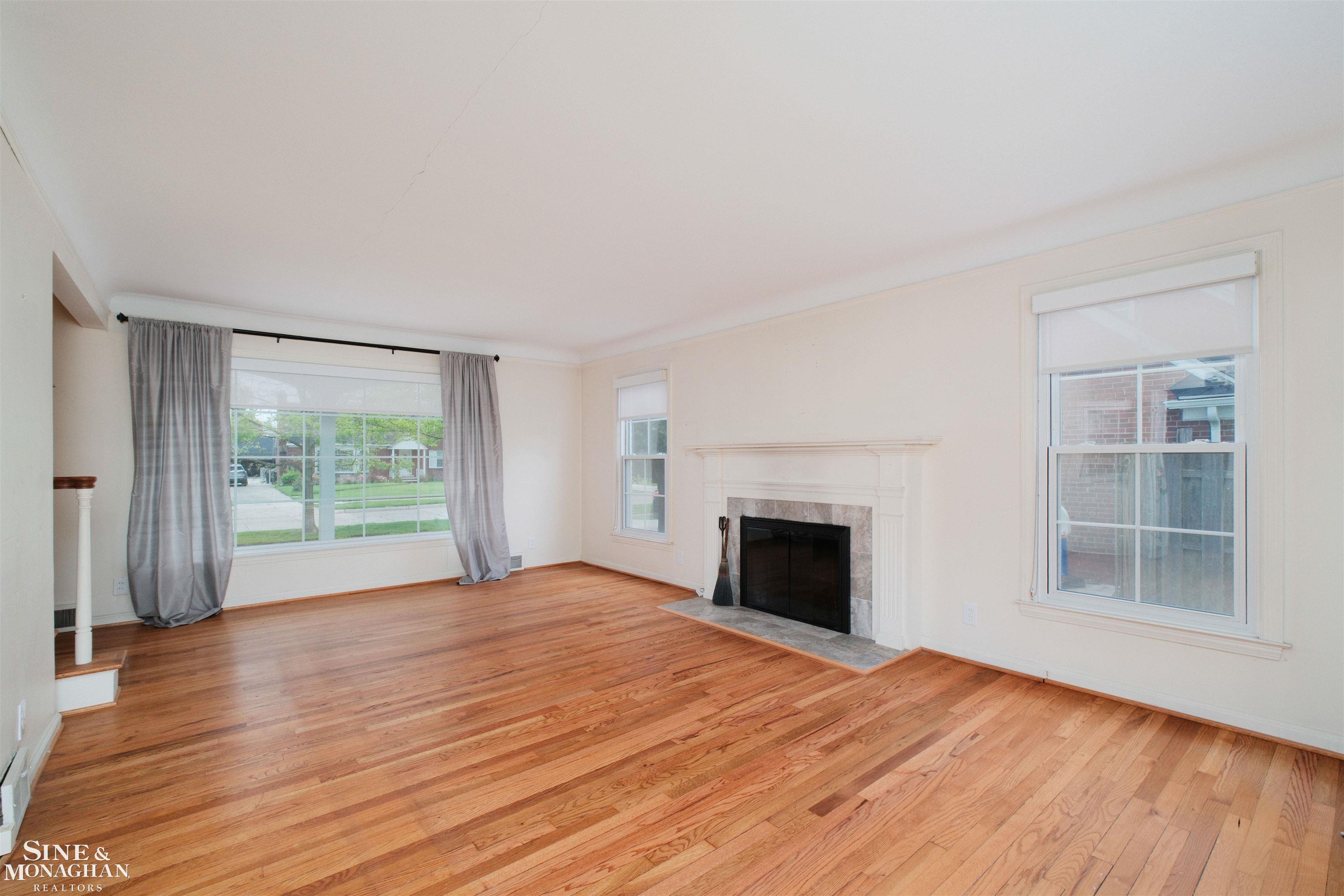 1726 Hawthorne Road Grosse Pointe Woods, MI 48236 - Photo 5 of 44