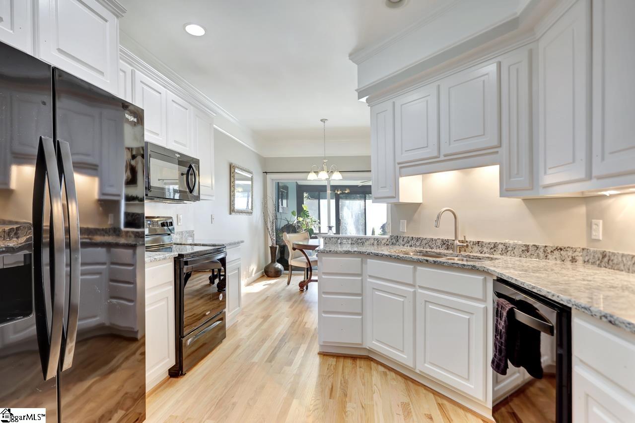203 Ingleside Way Greenville, SC 29615 - Photo 9 of 32