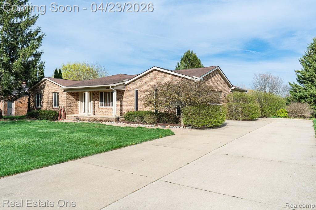 1865 Crestline Street Rochester Hills, MI 48307 - Photo 2 of 59 Gallery Image 2