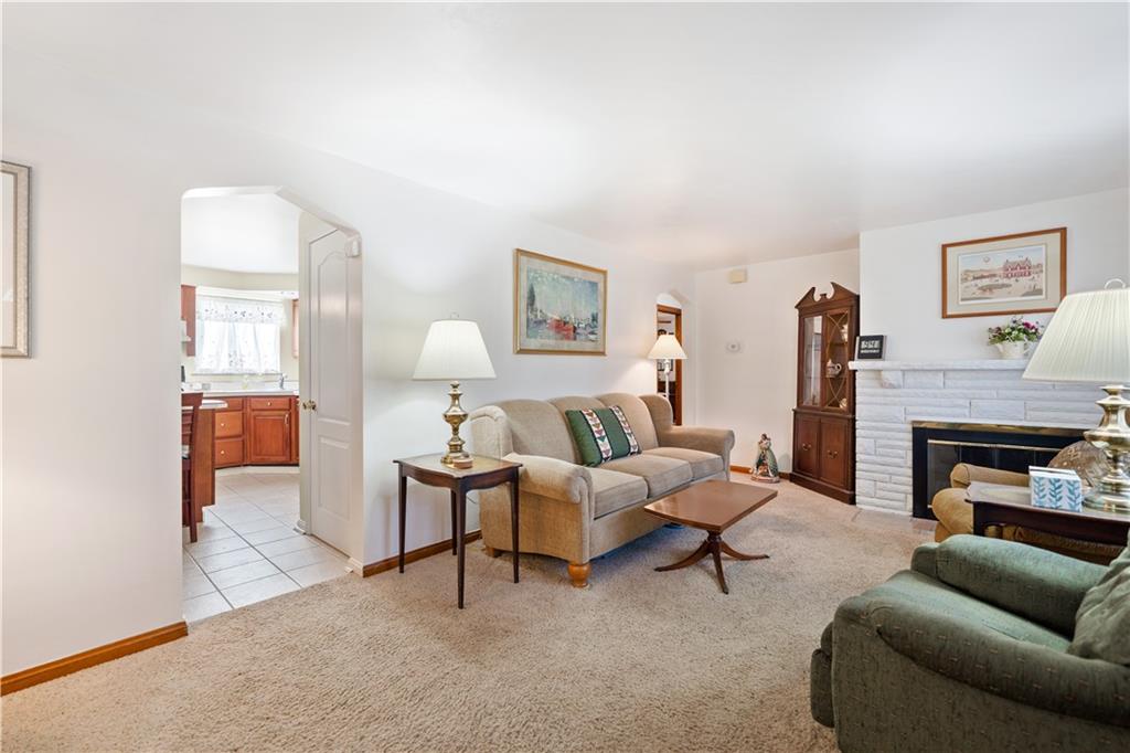1923 Borland Road Pittsburgh, PA 15243 - Photo 3 of 24 Gallery Image 3