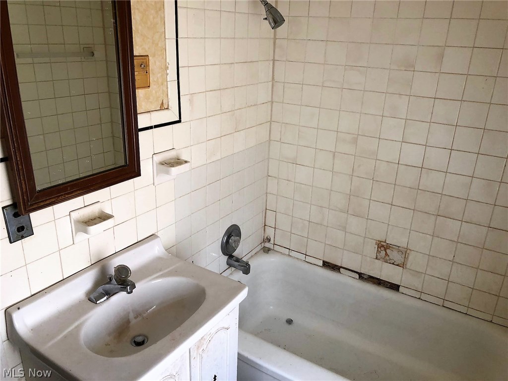 3948 Delmore Road Cleveland Heights, OH 44121 - Photo 14 of 26