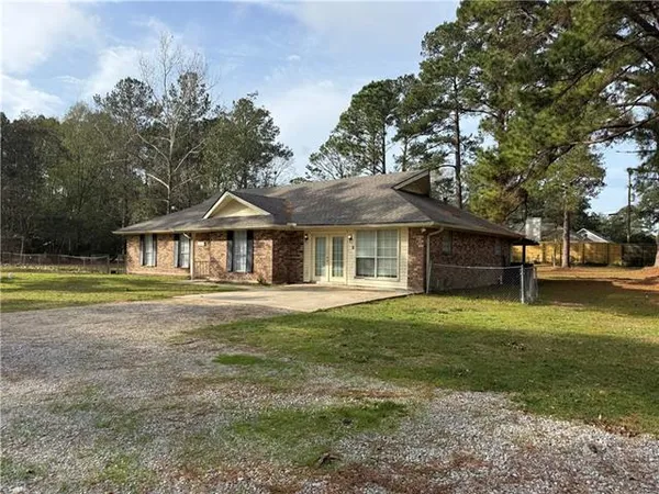 $2,300 | 70415 Fuchsia Street, Abita Springs, LA 70420