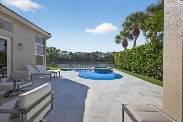 $2,399,000 | 274 Porto Vecchio Way, Palm Beach Gardens, FL 33418