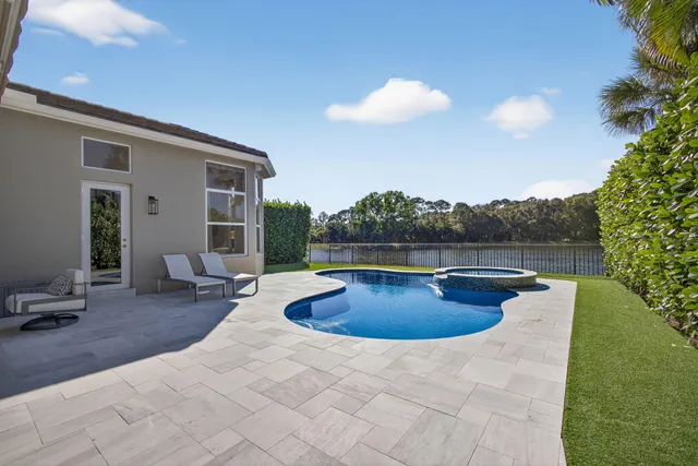 $2,399,000 | 274 Porto Vecchio Way, Palm Beach Gardens, FL 33418