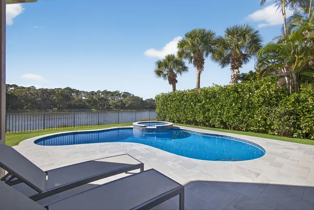 $2,399,000 | 274 Porto Vecchio Way, Palm Beach Gardens, FL 33418