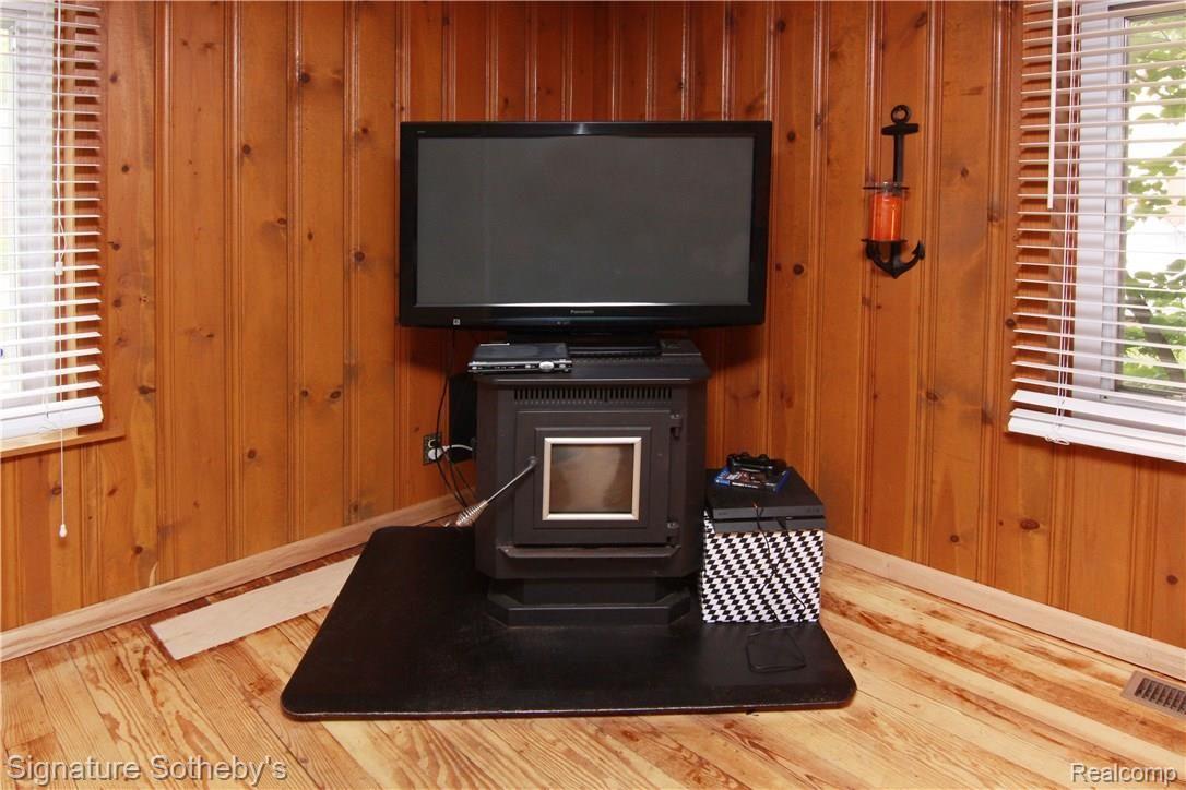 409 1st Street Rochester, MI 48307 - Photo 18 of 27 IMG_1126-r.jpg