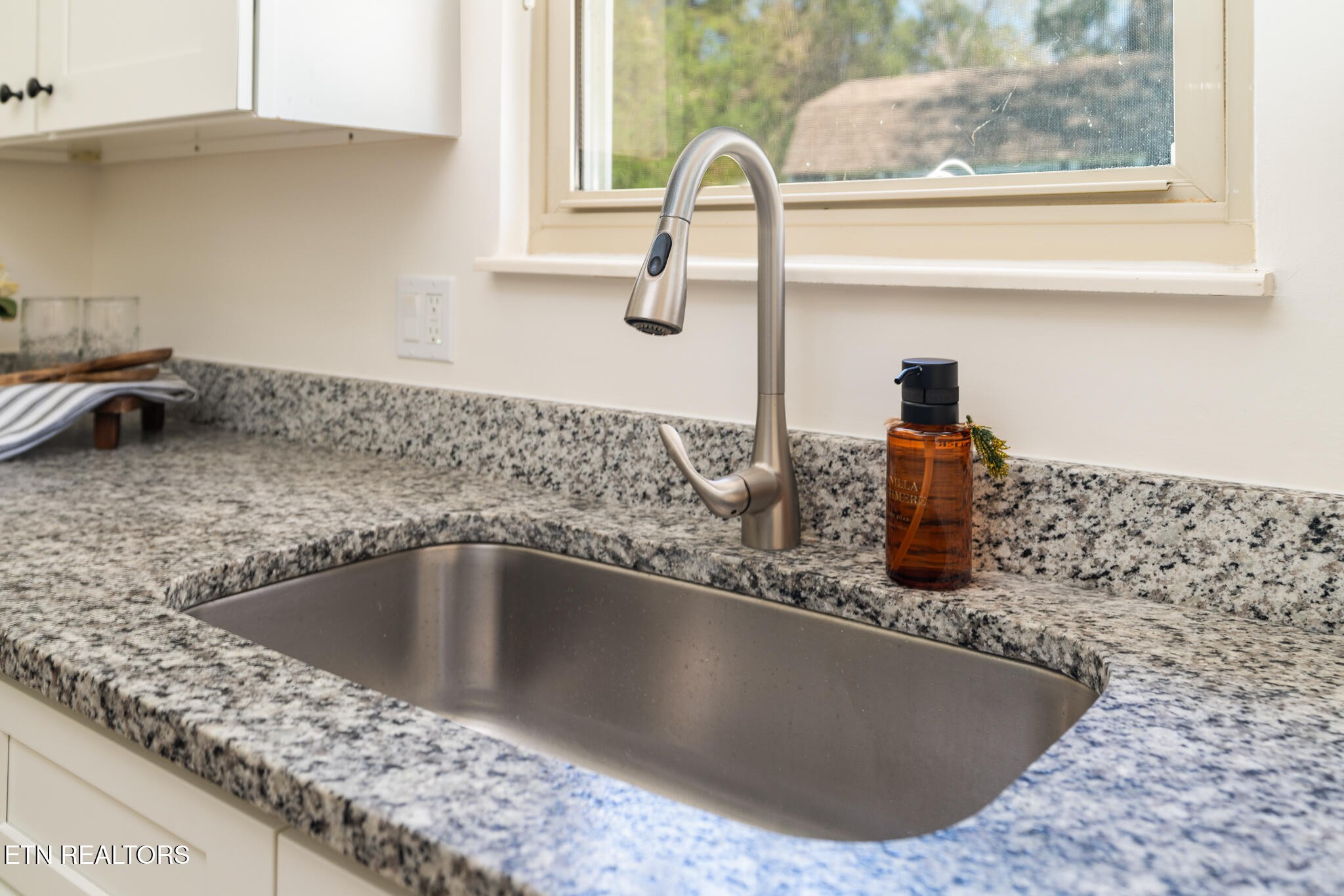 520 Harrow Road Knoxville, TN 37934 - Photo 11 of 42 a kitchen with a sink and a window