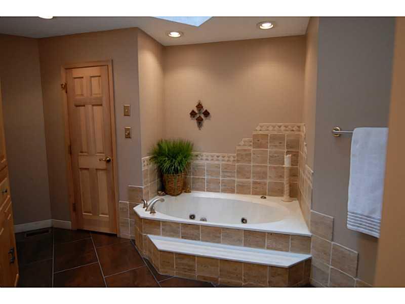 5427 Fall Creek Road Indianapolis, IN 46220 - Photo 13 of 24