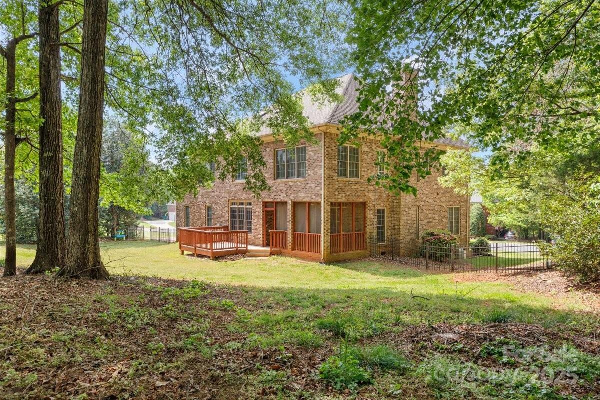 10836 Fox Hedge Road Matthews, NC 28105 - Photo 3 of 38 Gallery Image 3