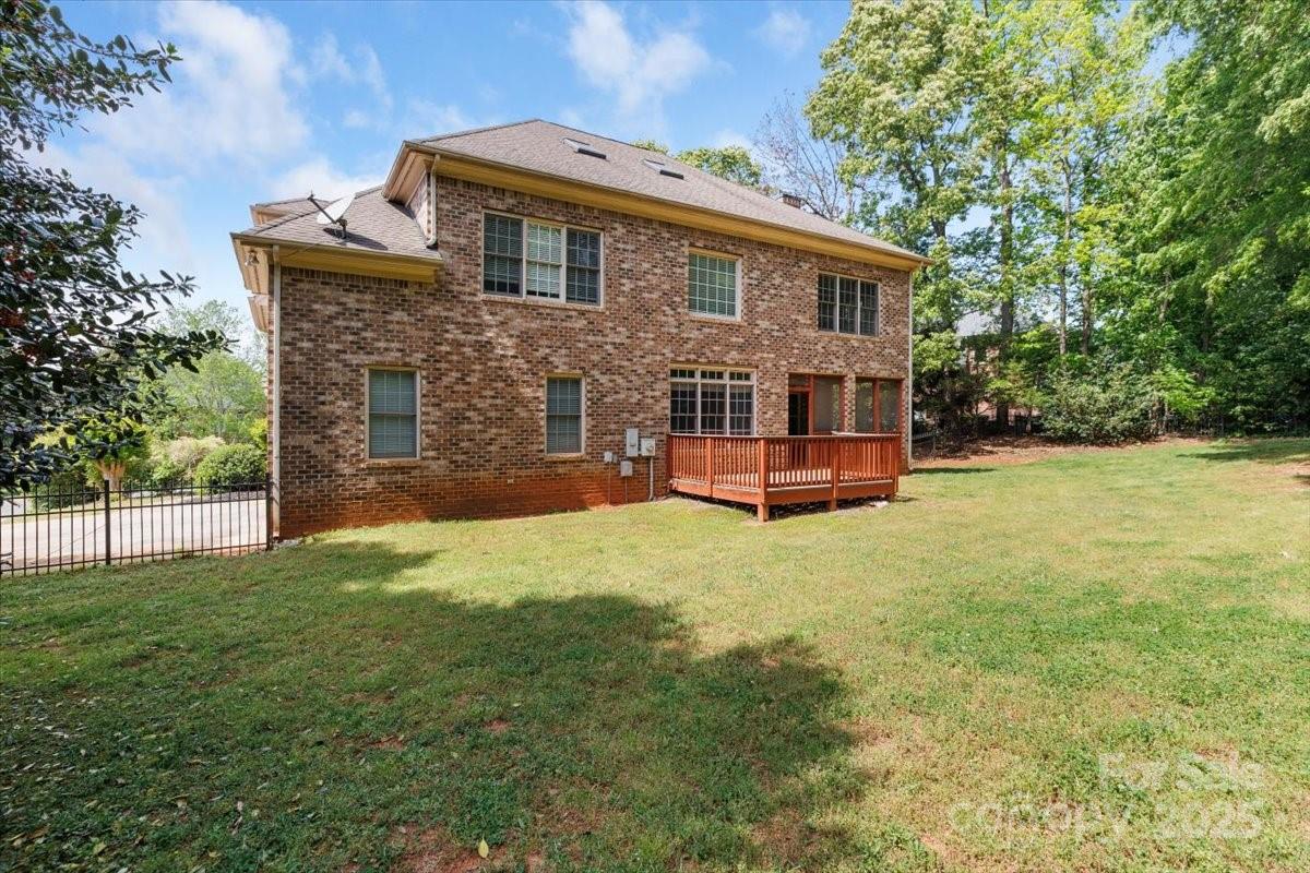 10836 Fox Hedge Road Matthews, NC 28105 - Photo 4 of 38 Gallery Image 4