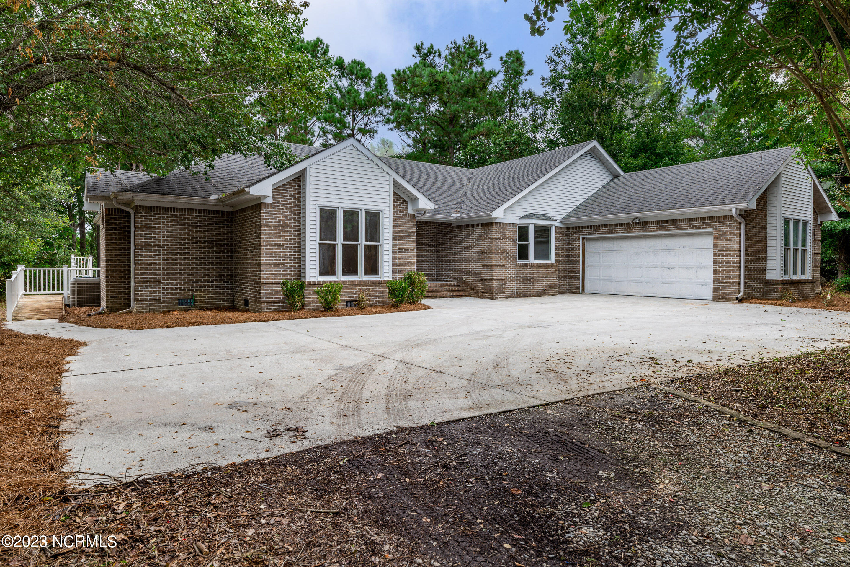 704 Cordgrass Road Hampstead, NC 28443 - Photo 10 of 39 Large Driveway