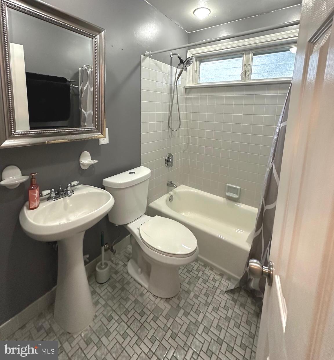 896 Morefield Road Philadelphia, PA 19115 - Photo 13 of 24