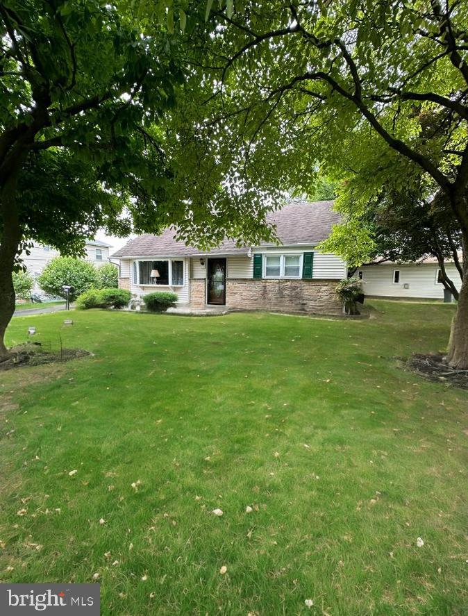 896 Morefield Road Philadelphia, PA 19115 - Photo 3 of 24