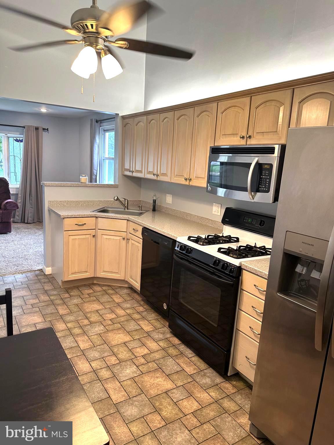 896 Morefield Road Philadelphia, PA 19115 - Photo 8 of 24