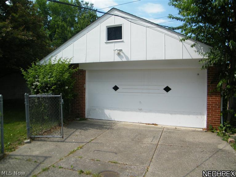 4401 Adrian Road Cleveland, OH 44121 - Photo 2 of 19 GARAGE