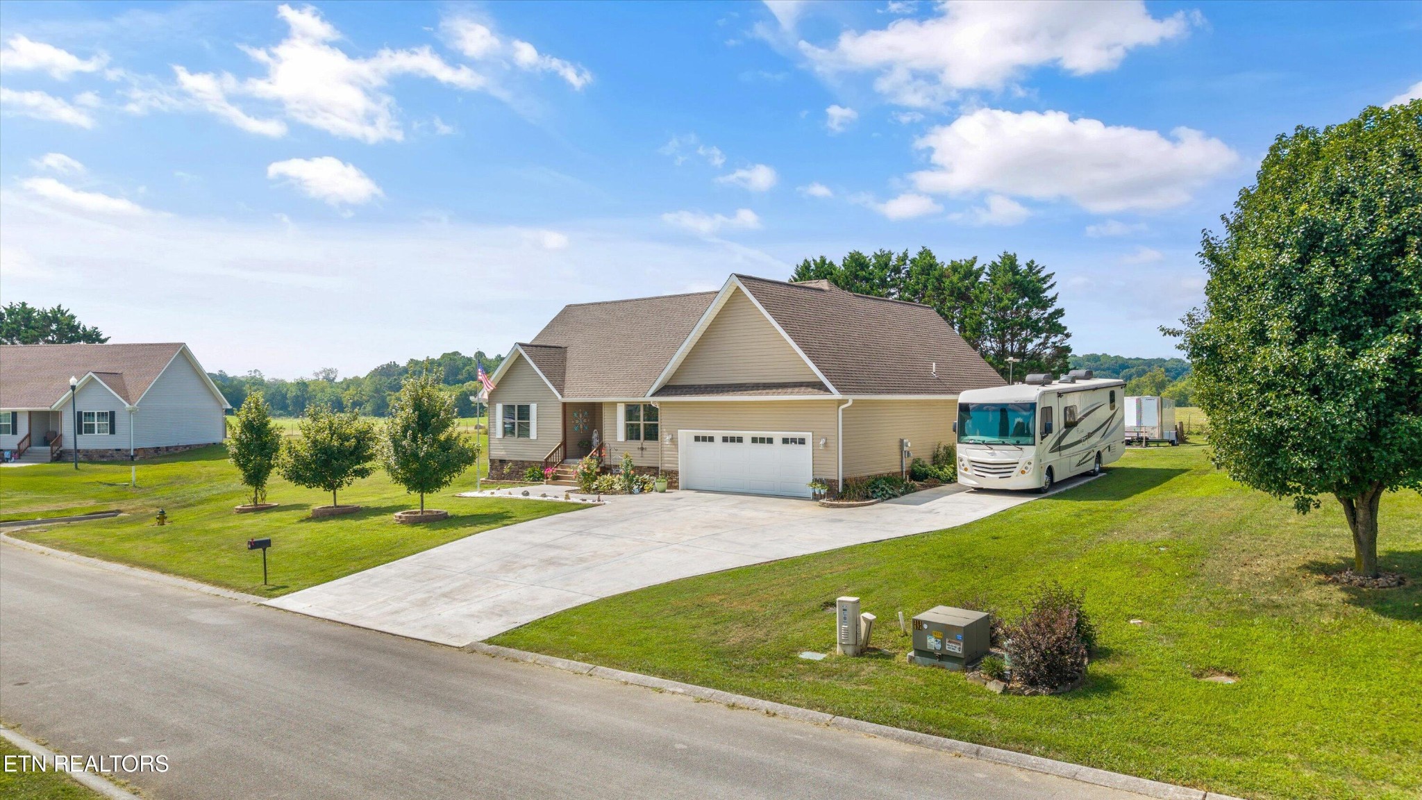 155 Wind Chase Way Madisonville, TN 37354 - Photo 3 of 43 Gallery Image 3