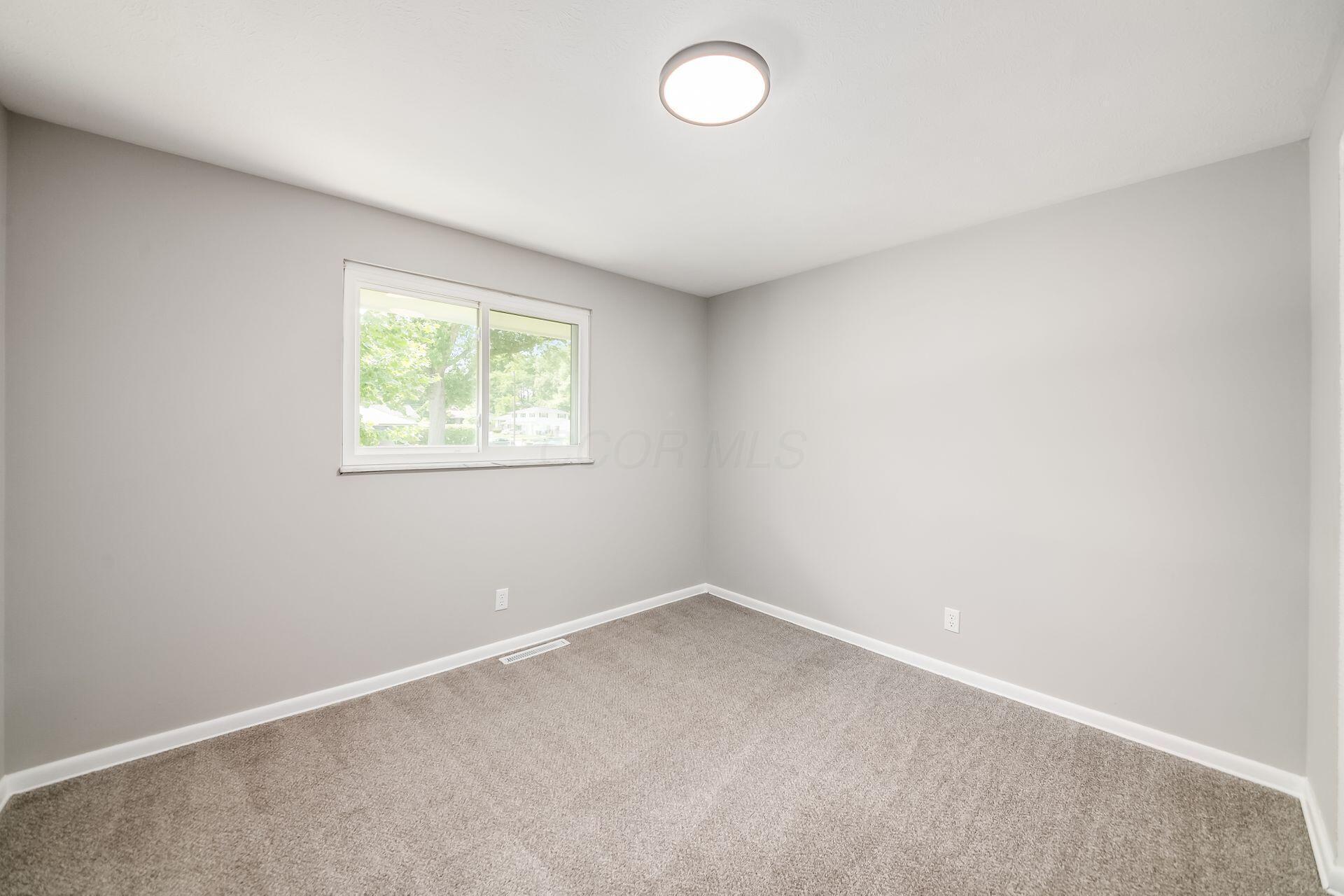 1344 Yorktown Road Columbus, OH 43232 - Photo 25 of 47 025_2ea79_L 204 Oakwood Ct076