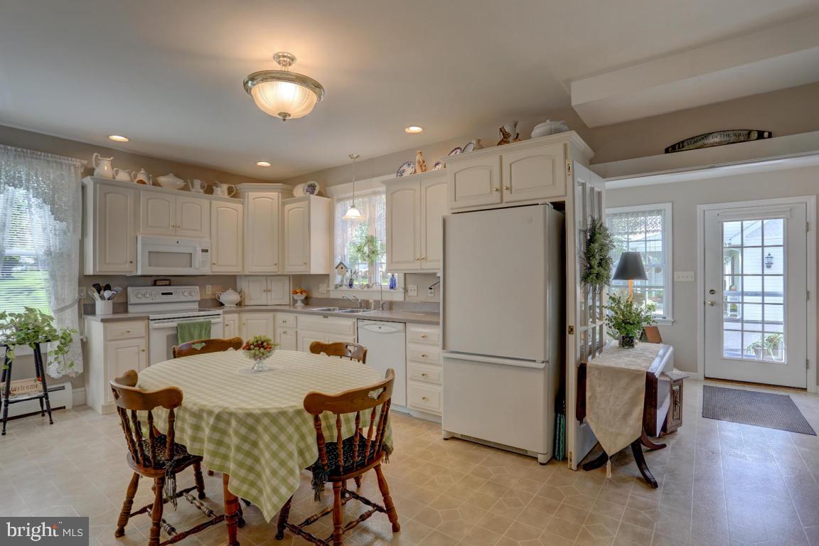34 Twin Brook Road Lititz, PA 17543 - Photo 3 of 56