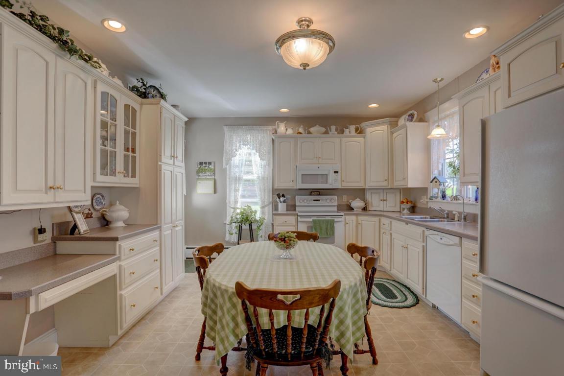 34 Twin Brook Road Lititz, PA 17543 - Photo 4 of 56