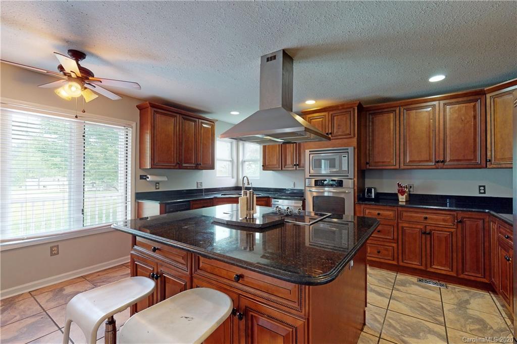 121 Bailey Bridge Road Gaffney, SC 29341 - Photo 3 of 37