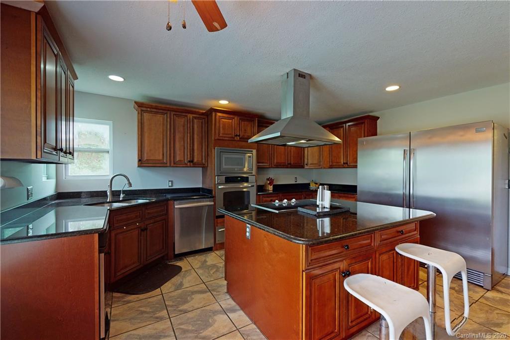 121 Bailey Bridge Road Gaffney, SC 29341 - Photo 4 of 37