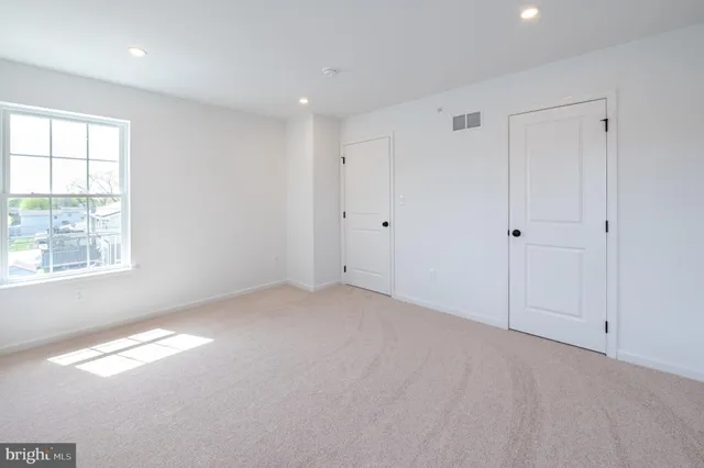 a view of empty room with window