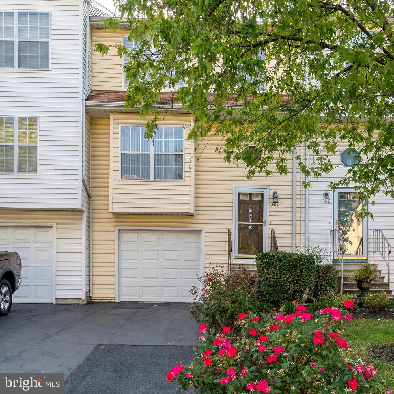 304 Lincoln Avenue Harrisburg, PA 17111 - Photo 2 of 31