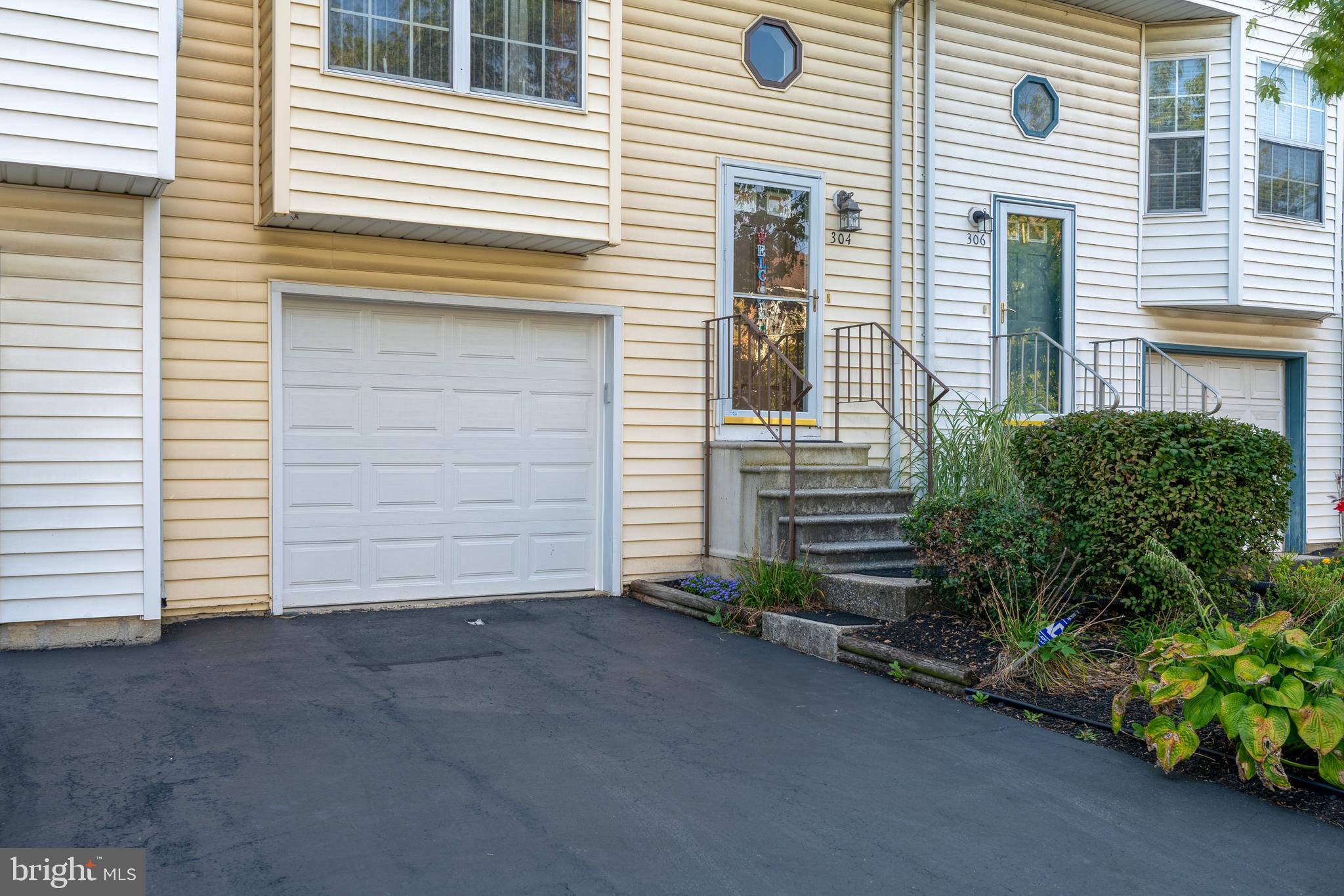 304 Lincoln Avenue Harrisburg, PA 17111 - Photo 3 of 31