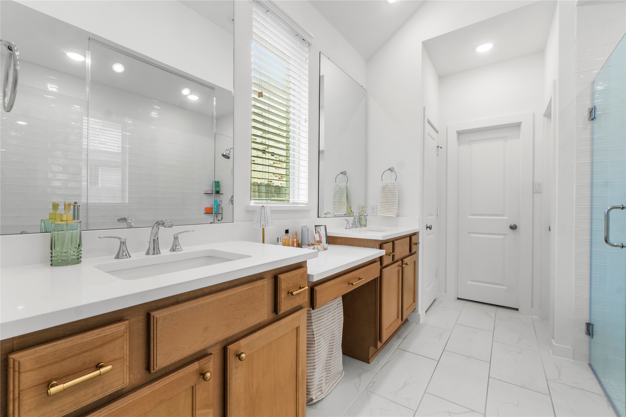 17375 Merigold Hts Drive Conroe, TX 77302 - Photo 18 of 36 Primary Bathroom with double sink and vanity area