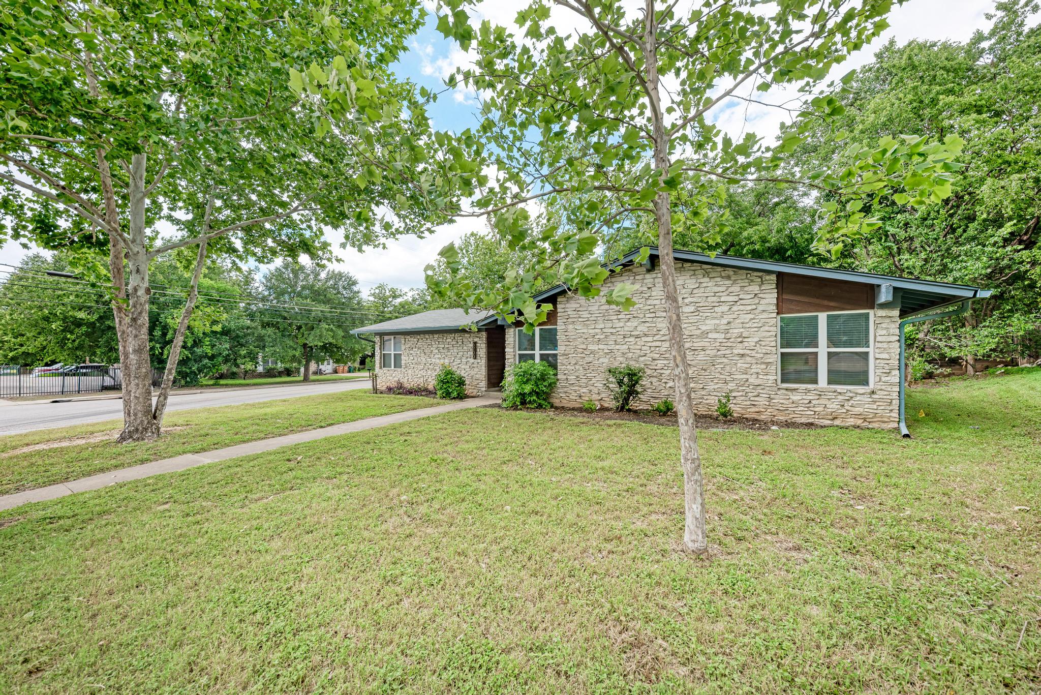 6700 Kings Point Austin, TX 78723 - Photo 5 of 40