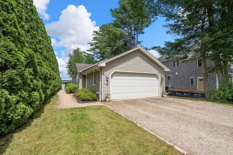 $1,150,000 | 84 South Shore Drive, Sturbridge, MA 01566