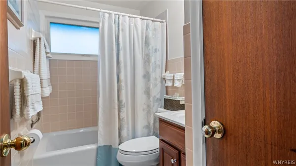 $249,500 | 72 St Amelia Drive, Tonawanda, NY 14150