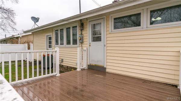 $249,500 | 72 St Amelia Drive, Tonawanda, NY 14150