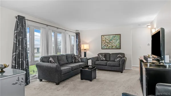 $249,500 | 72 St Amelia Drive, Tonawanda, NY 14150