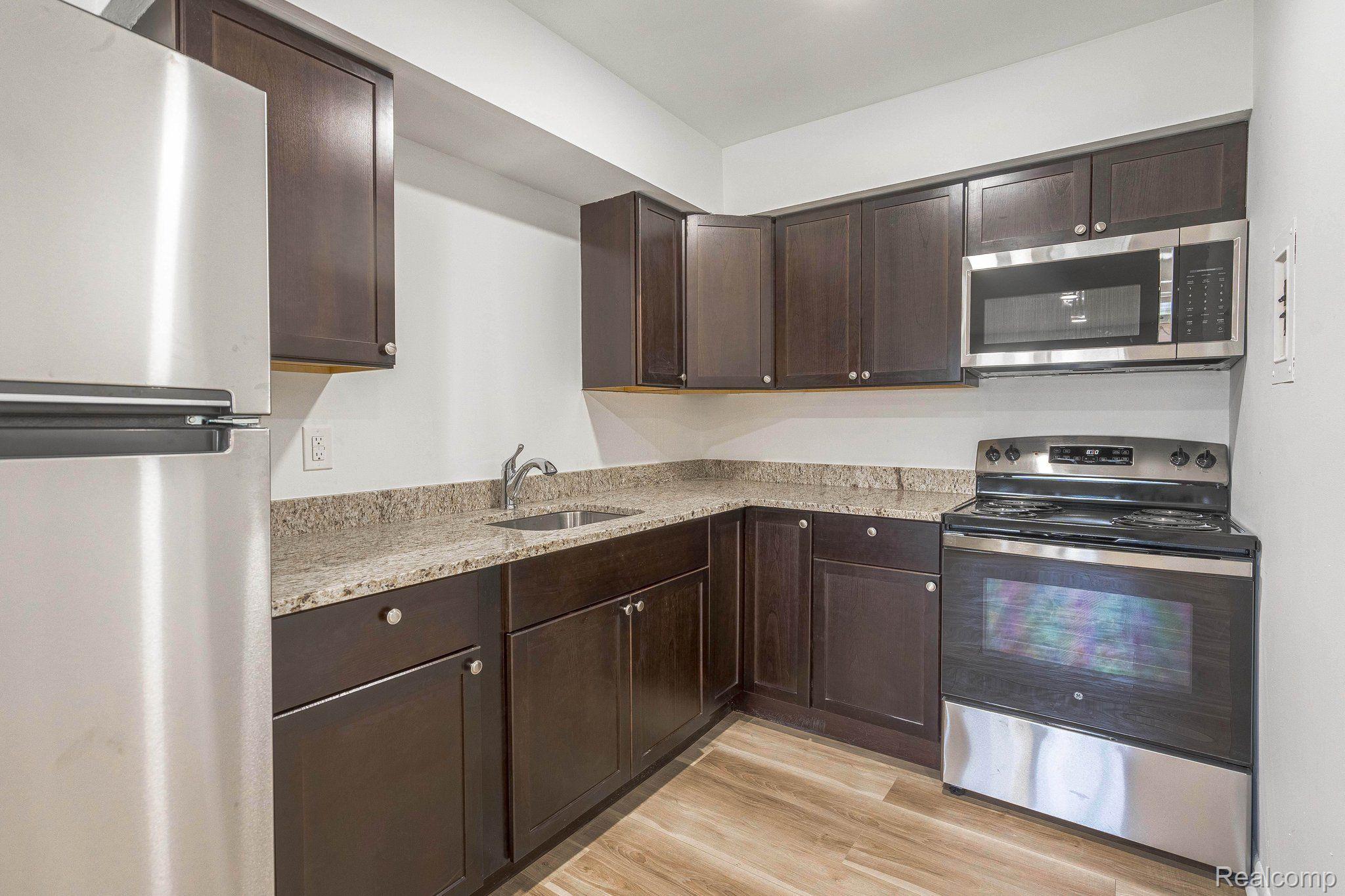 2475 South Commerce Road, Unit 5 Walled Lake, MI 48390 - Photo 29 of 37