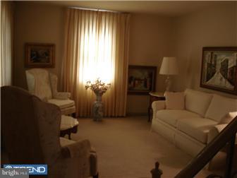 284 Harding Highway Carneys Point, NJ 08069 - Photo 3 of 10 Living Room