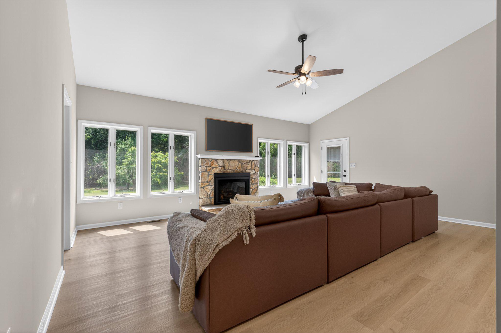 836 Hardingville Road Monroeville, NJ 08343 - Photo 19 of 58 Spacious living area with gas fire place.