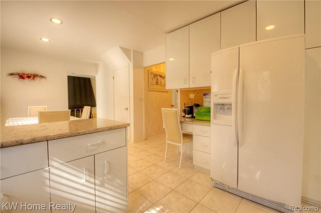 27135 Harvard Road Southfield, MI 48076 - Photo 10 of 29 930A4547_8_9.jpg