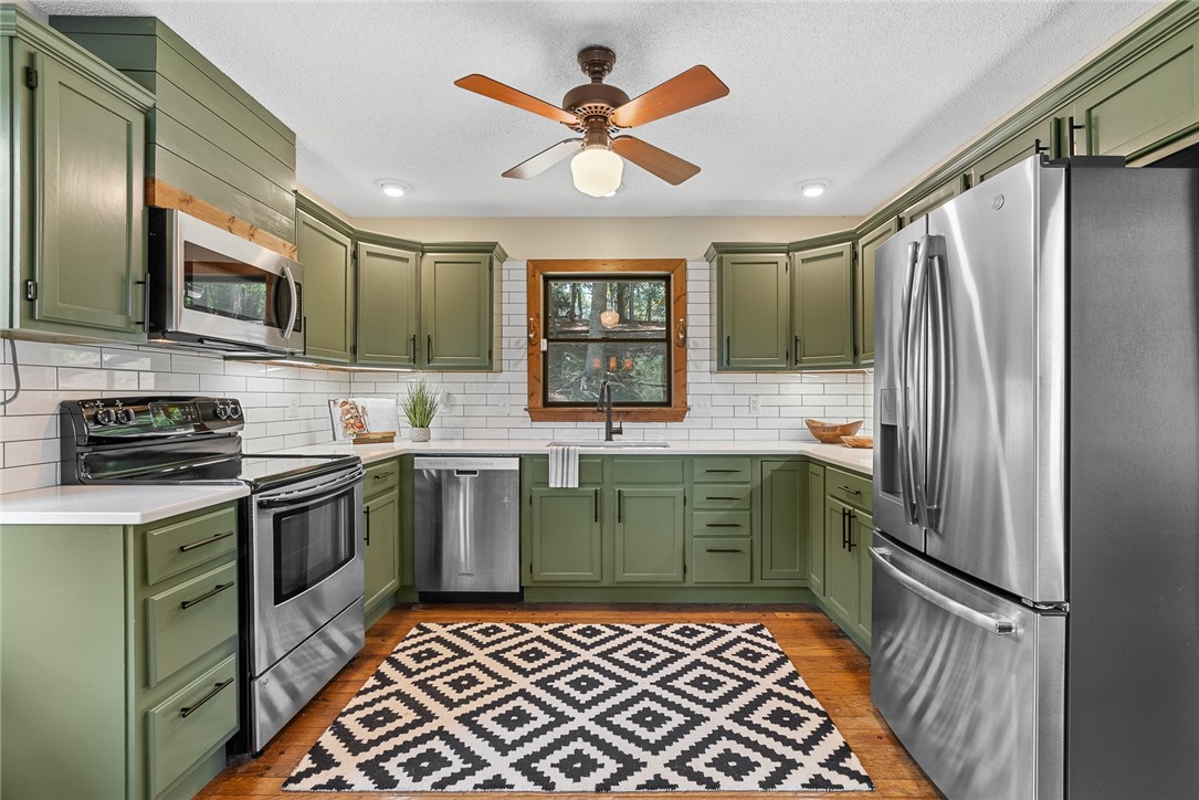 709 Seminole Point Road Fair Play, SC 29643 - Photo 12 of 46 Gallery Image 12