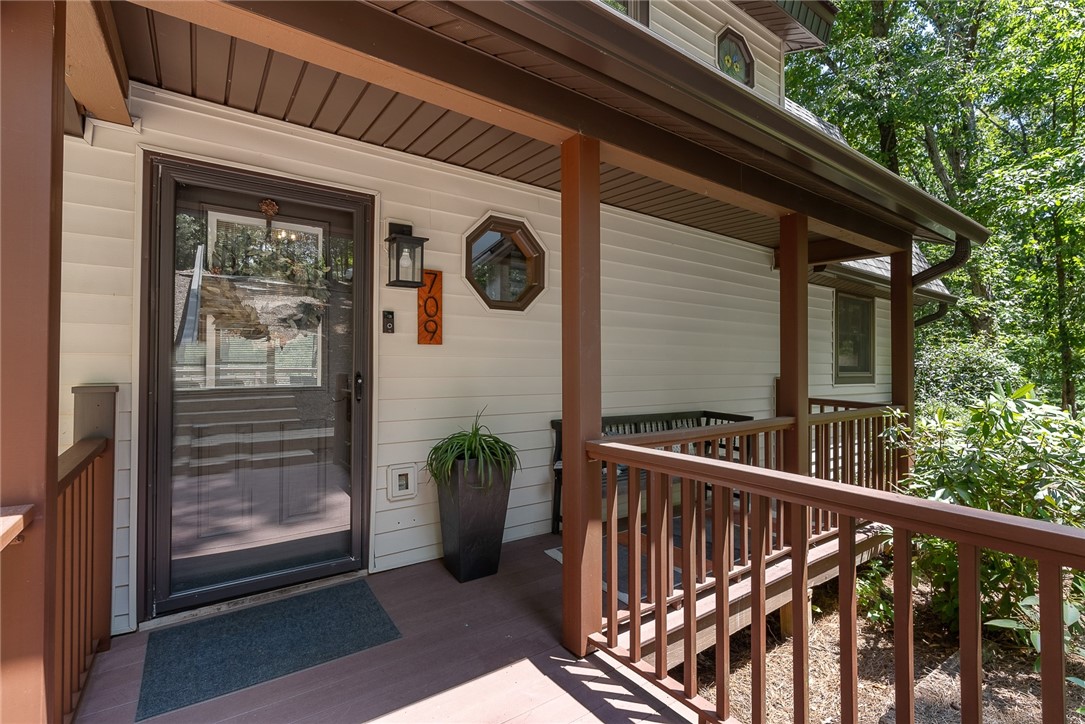 709 Seminole Point Road Fair Play, SC 29643 - Photo 3 of 46 Gallery Image 3