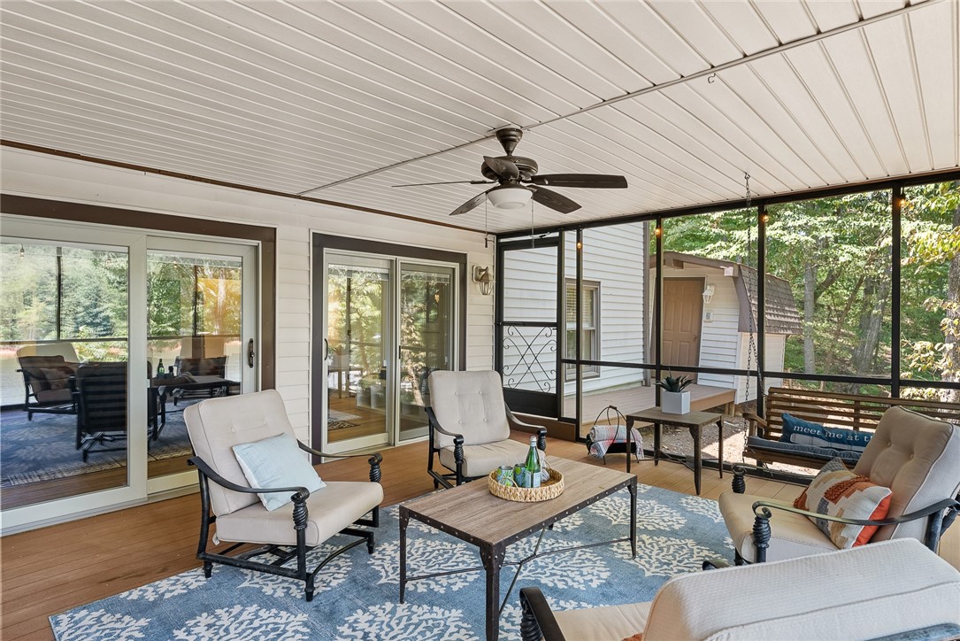 709 Seminole Point Road Fair Play, SC 29643 - Photo 32 of 46 Gallery Image 32