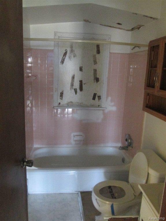 17605 Reno Street Riverview, MI 48193 - Photo 7 of 16 7-Bathroom.JPG