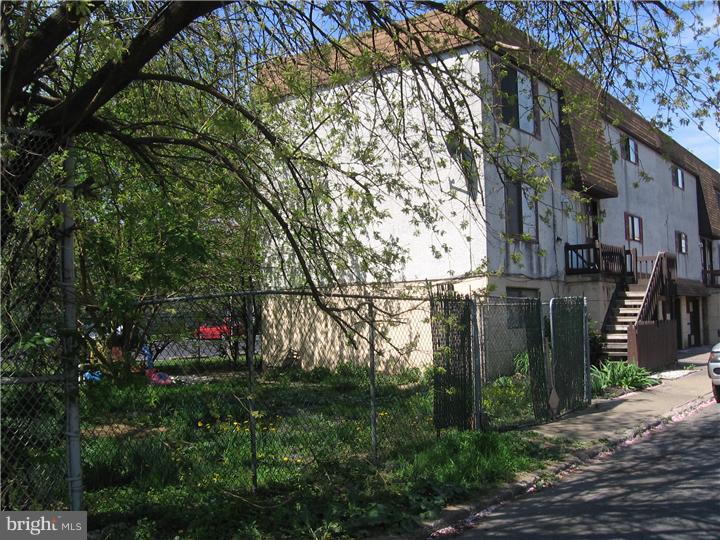 806 Selmer Road Philadelphia, PA 19116 - Photo 6 of 6 Exterior Side