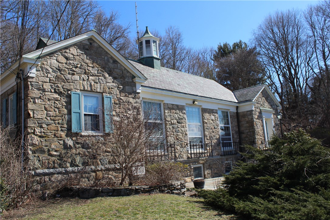 298 Highland Road Tiverton, RI 02878 - Photo 4 of 26