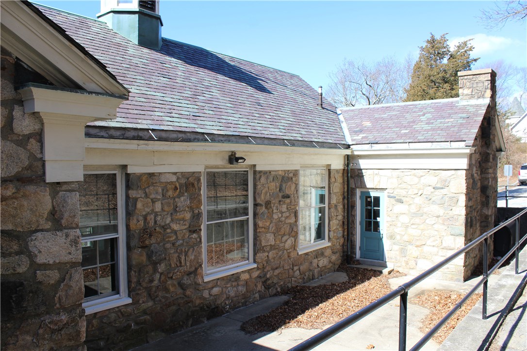 298 Highland Road Tiverton, RI 02878 - Photo 5 of 26