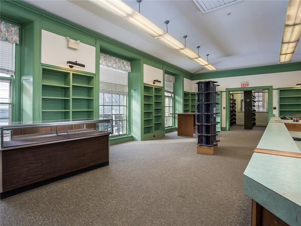 298 Highland Road Tiverton, RI 02878 - Photo 8 of 26