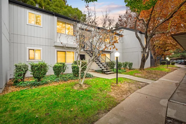 a house is sitting in middle of the garden