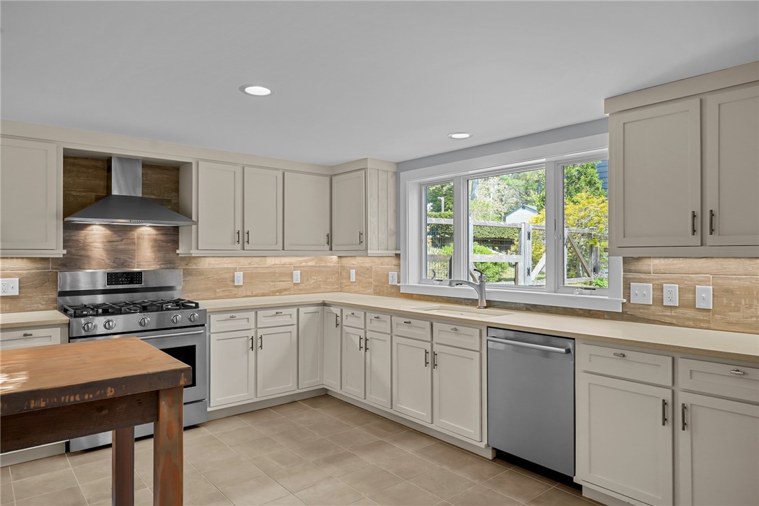 26 Pine Tree Road Coventry, RI 02816 - Photo 14 of 40