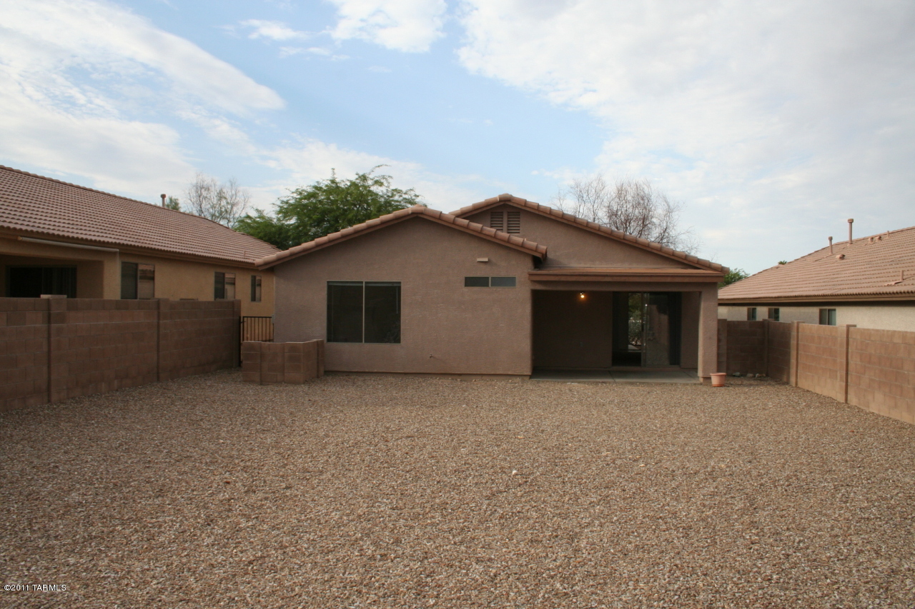 8383 East Sarnoff Ridge Loop Tucson, AZ 85710 - Photo 15 of 17